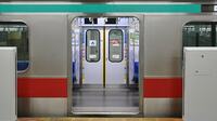 電車が遅れる原因｢ドア引き込まれ｣の実態 ケガ人が多いのは夏？鉄道会社の対策進む