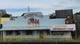 ｢閉じられたままのテーマパークか…｣廃墟ホテルに閉園ウエスタン村　50代漫画家が鬼怒川で感じた"あの頃の賑わい"