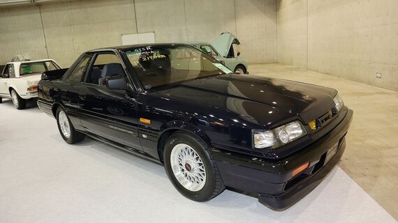 まるで新車のような輝きを放つ1987年式の日産「スカイラインGTS-R」