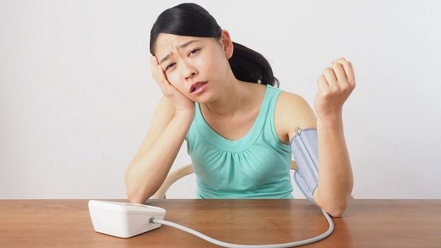 ニットの上から血圧測定 は高めに出る 日経メディカル