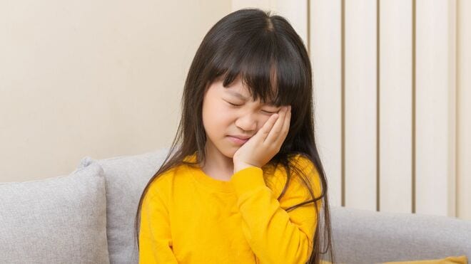 乳歯20本が全部虫歯、前歯が折れていても放置…小児専門歯科医が明かす「歯の治療をしてもらえない子どもたち」の実態 | ライフ | 東洋経済オンライン