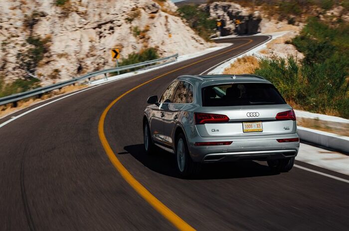 アウディ Q5 2.0 TFSI クワトロ｜Audi Q5 3.0 TDI quattro