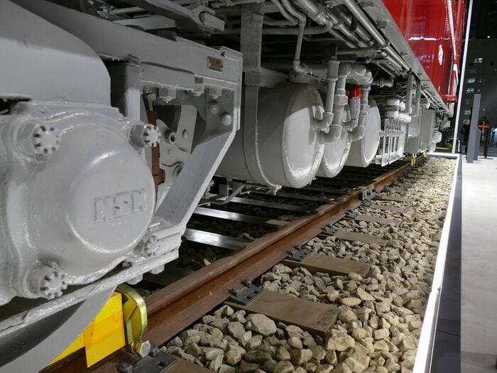 台車や床下機器もピカピカになった