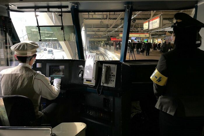 三連休でにぎわう箱根湯本駅に到着