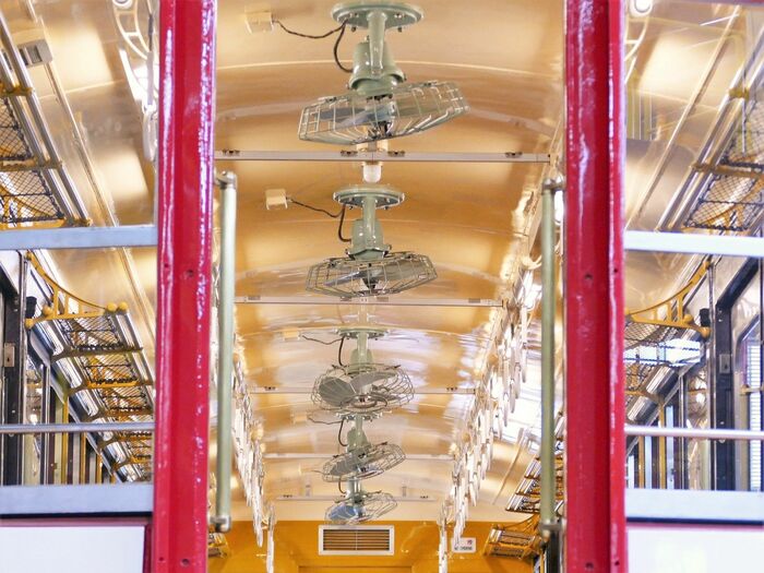 修復作業を終えたデハ230形