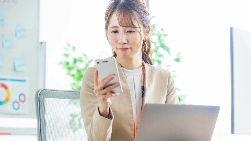 企業のPRとしてSNSを活用するには、戦略に合わせた使い分けや組み合わせがあります（写真：kouta／PIXTA）