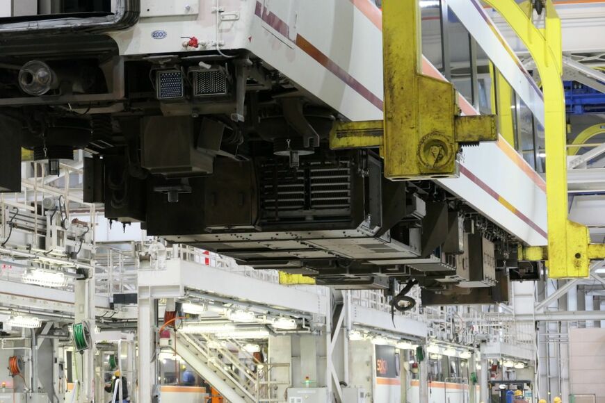 南栗橋工場のクレーン作業