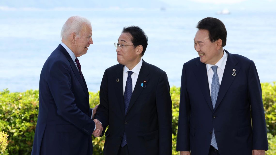 奇妙に安定してきた岸田政権。問題のある政策も多いし、不祥事も決して少なくない。なのに支持率が落ちないのはなぜなのか(写真:ブルームバーグ)