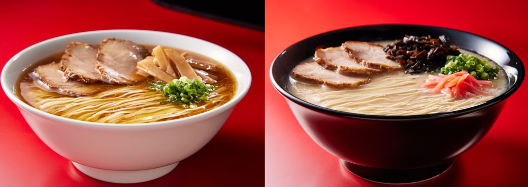 醤油ラーメン（左）、とんこつラーメン（右）の盛りつけ例。チャーシューなどは別途購入する（写真：YES）