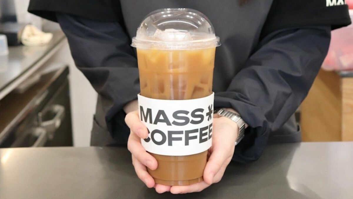 新橋のビジネスパーソンもハマる｢1L400円から｣のデカい1杯…韓国発"大容量･低価格"カフェが続々と日本に上陸する背景 | ビジネス | 東洋経済オンライン