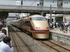 那須塩原駅に停車するスペーシア那須野号