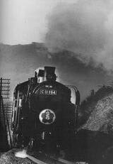 C11形蒸気機関車が牽引する特急「さくら」（写真：竹島紀元）