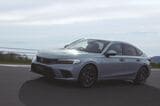 現行「シビック」も「ヴェゼル」と同じく2021年の登場。2024年にはマニュアル車の「RS」も追加した（写真：本田技研工業）