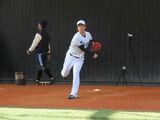 ブルペンでの投球（写真：筆者撮影）