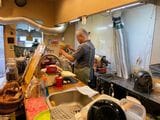 「豆遊房」店主の白倉弘之さん（筆者撮影）