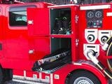 もともと消防車のホース入れだったスペースには排水機能が付いている。「使い終わったスキ ー道具を入れておくと、帰宅時には水が落ちきっている優れものです」（写真：うつみさん提供）