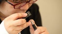 万年筆のプロ｢ペンドクター｣を知っていますか 国内にたった十数人と少なく､初の女性