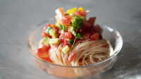 初夏を感じる｢トマトの冷製パスタ｣をつくるコツ オリーブオイルを控えてすったトマトを利用