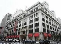 【産業天気図・百貨店】リストラ効果発現も、投資負担重く利益低水準。終始「曇り」へ