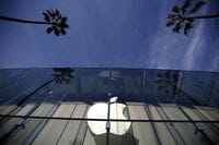 iPhoneロック､米司法省が｢解除｣に成功　 対アップルの訴えを取り下げ