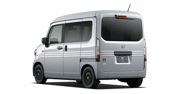 N-VAN e:のリアビュー。軽自動車のN-VANをベースに電動化し、一充電走行距離はWLTCモードで245km、充電時間は普通充電（6.0kW出力）で約4.5時間、急速充電（50kW）で約30分を実現