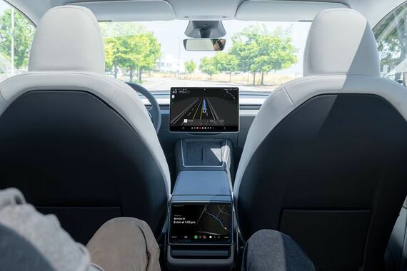 ロボタクシー(Model Y)車内のようす
