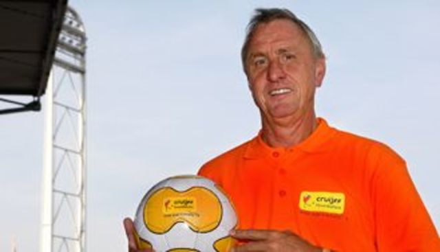 サッカーの天才 クライフに学ぶ 遊び心 サッカー界に学ぶ処世術 東洋経済オンライン 社会をよくする経済ニュース