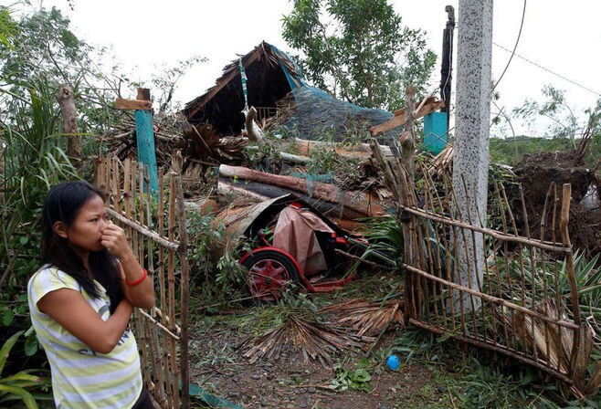 台風上陸のフィリピン､少なくとも12人死亡