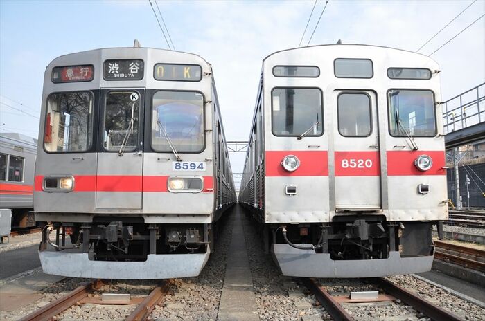 8590系（左）と8500系