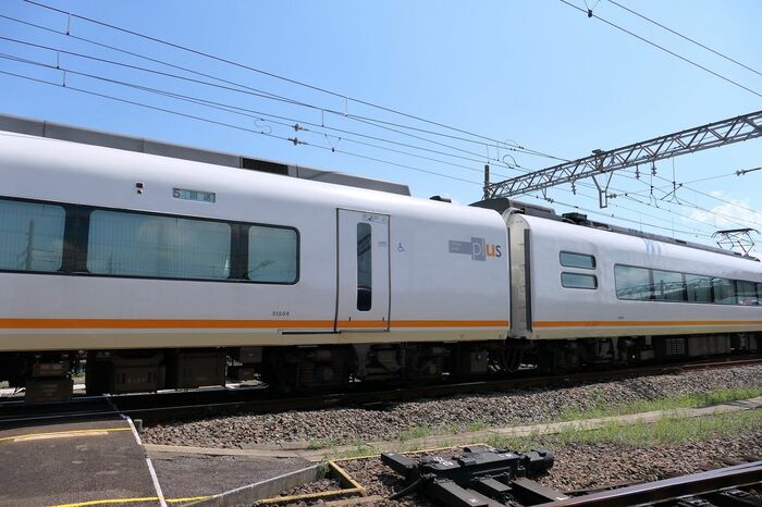 車いす対応席のある車両のプラグドア