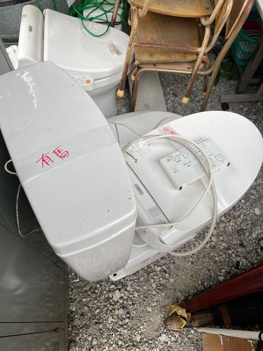 トイレもレスキュー品。どこに搬入するかが書かれている（写真提供：山脈）