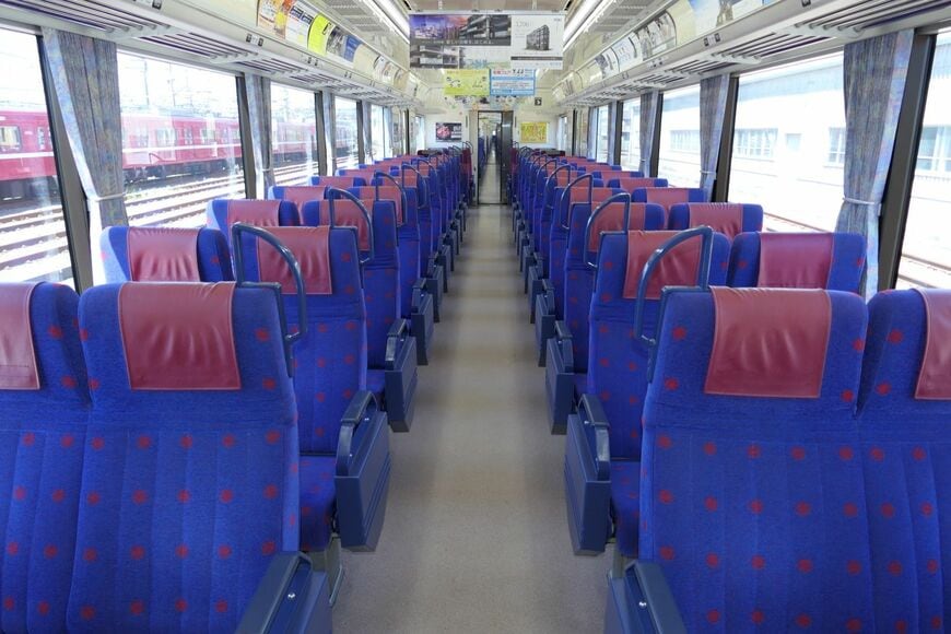 京急2100形の車内