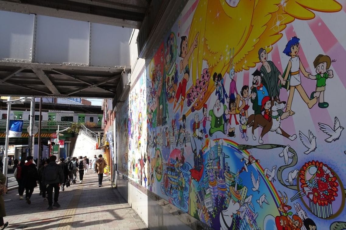 手塚作品を描いた高田馬場ガード下の壁画
