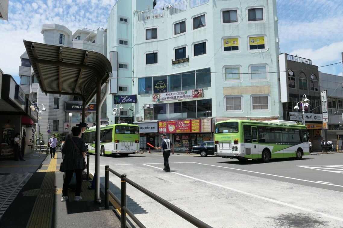 王子駅と結ぶバスが発着する北口