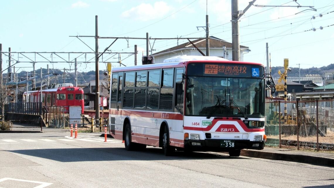 吉良吉田駅が三河線代替バスと鉄道の接続点（筆者撮影）