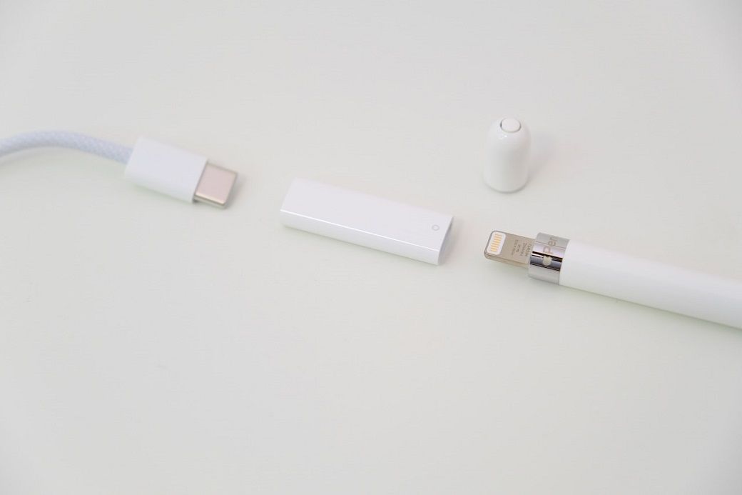 Apple Pencilには付属するコネクタ