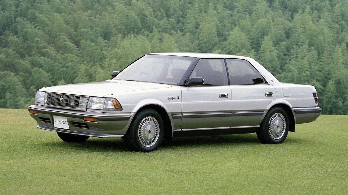 1990年ごろに販売されていた8代目クラウン（写真：トヨタ自動車）