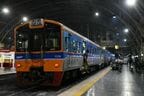 半日の旅程を終え、フアランポーン駅に戻ってきた列車