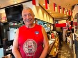 いまや新中野の名物でもある「カサ・デ・エドゥアルド」の店主、エドさん（筆者撮影）