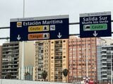 アルヘシラス港の案内板。モロッコのタンジェ行きとスペイン領セウタへの船着場を示している（筆者撮影）