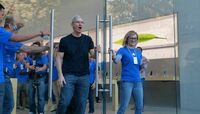iPhone6発売､米国での盛り上がりは？ <動画>アップルの本拠地でも大人気