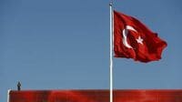 トルコは民主化と独裁の分岐点に立っている