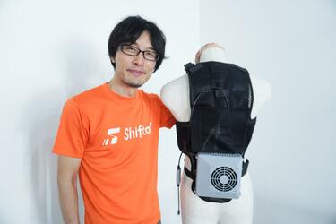 猛暑の救世主なるか。ペルチェ素子で水を冷却・循環、上半身全体