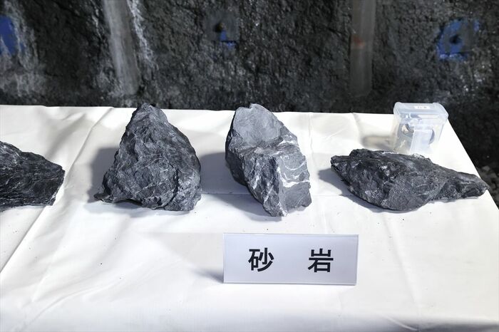 地盤を構成する岩