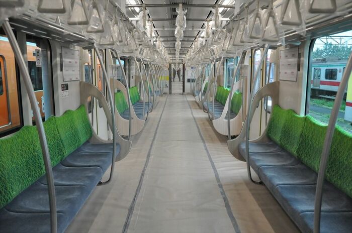 車内は大井町線の6020系と同じだ