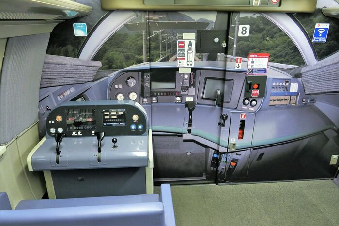 8号車（新大阪方）の最前部にある
