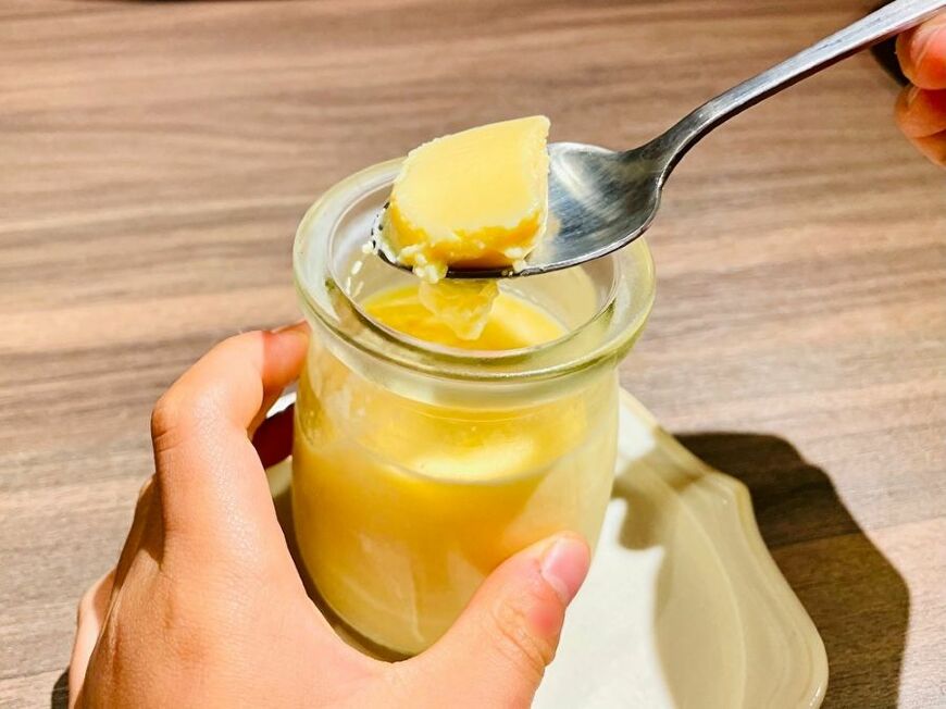 プリンは食べ応えのある濃厚な味わい