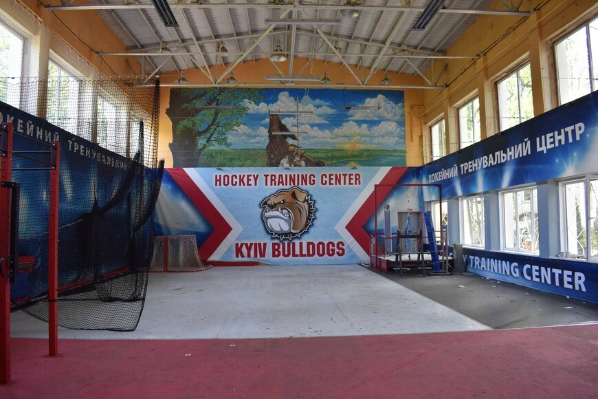 ジョージア軍団のキャンプとなったキーウ郊外の体育学校