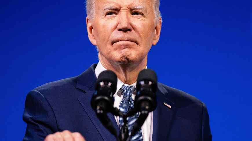 複数の民主党重鎮から撤退を勧められているバイデン大統領（写真：The New York Times）