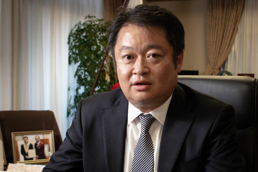 長崎幸太郎（ながさき・こうたろう）／1968年東京都生まれ。1991年東京大学法学部卒業後、大蔵省入省。在ロサンゼルス総領事館領事、山梨県企画部総合政策室政策参事、衆院議員を経て、2019年から現職（写真：穐吉洋子）